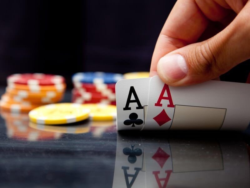 The features of the best online poker rooms